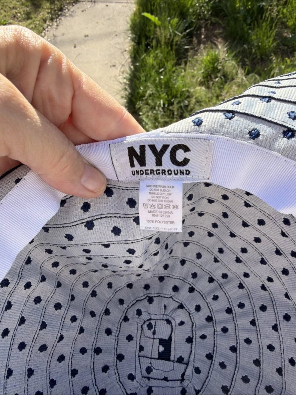 NYC Underground Packable Polka Dot Sun Hat in Navy/White - NWT - Picture 4 of 5